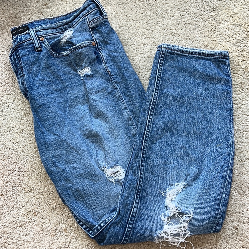 Women’s Silver Jeans. Medium wash, distressed